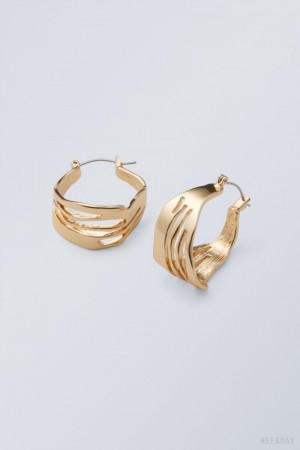 Weekday Motion Hoop Earrings Golden | PNCX1768