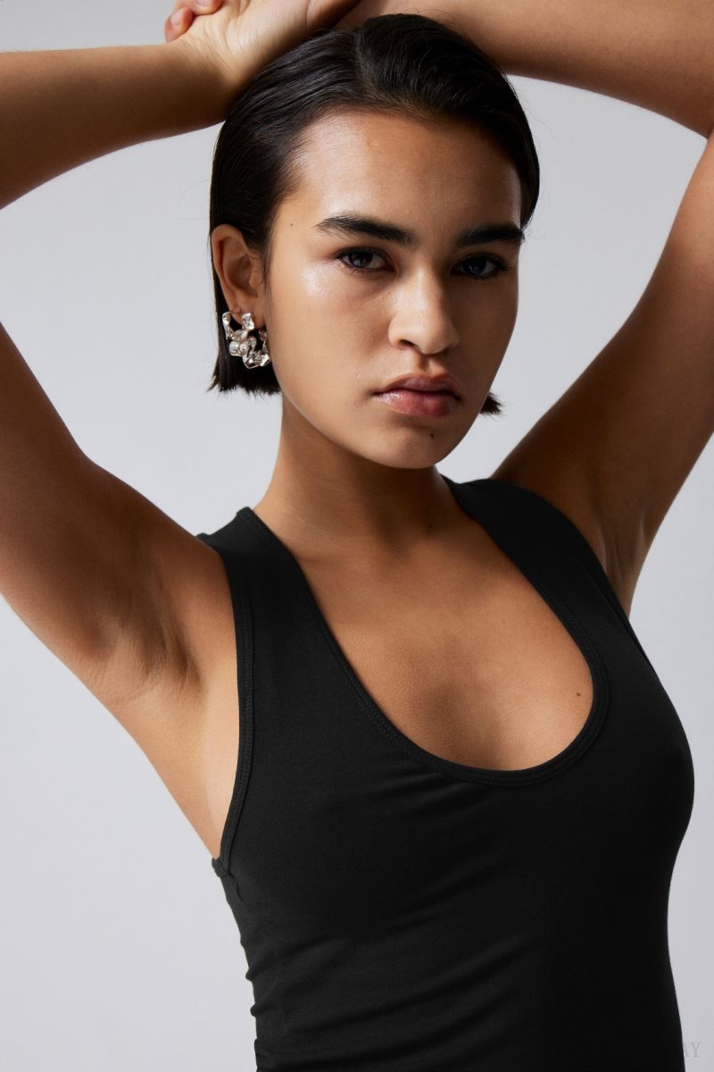 Weekday Deep U-Neck Tank Top Fekete | MNQX7917