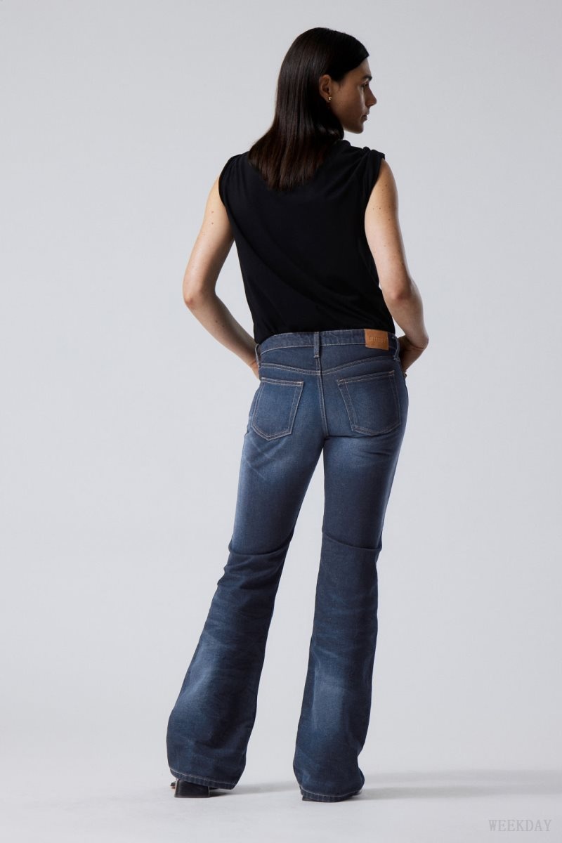 Weekday Nova Low Bootcut Wrinkle Jeans Kék | OBMV5543